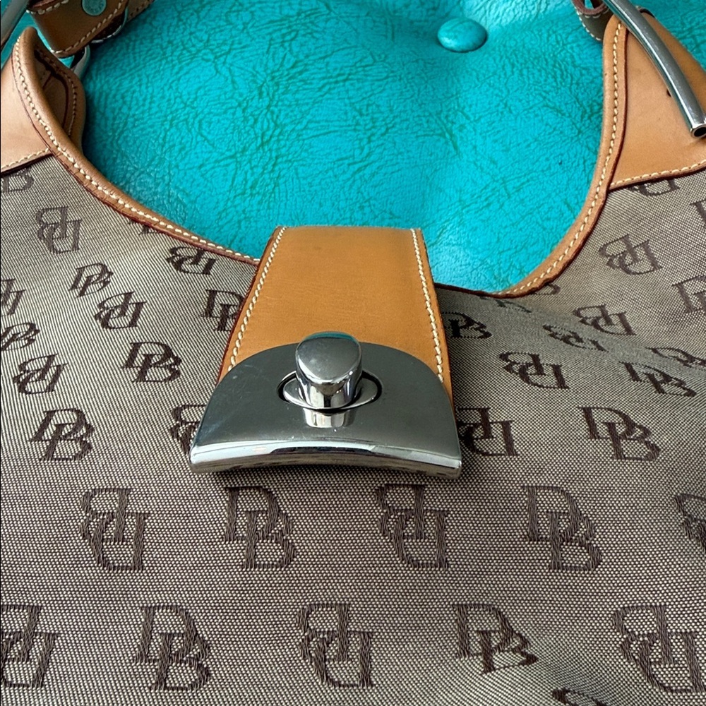 Vintage Dooney & Bourke Signature Crescent Canvas Logo Shoulder Bag Classic Y2K - Picture 2 of 16